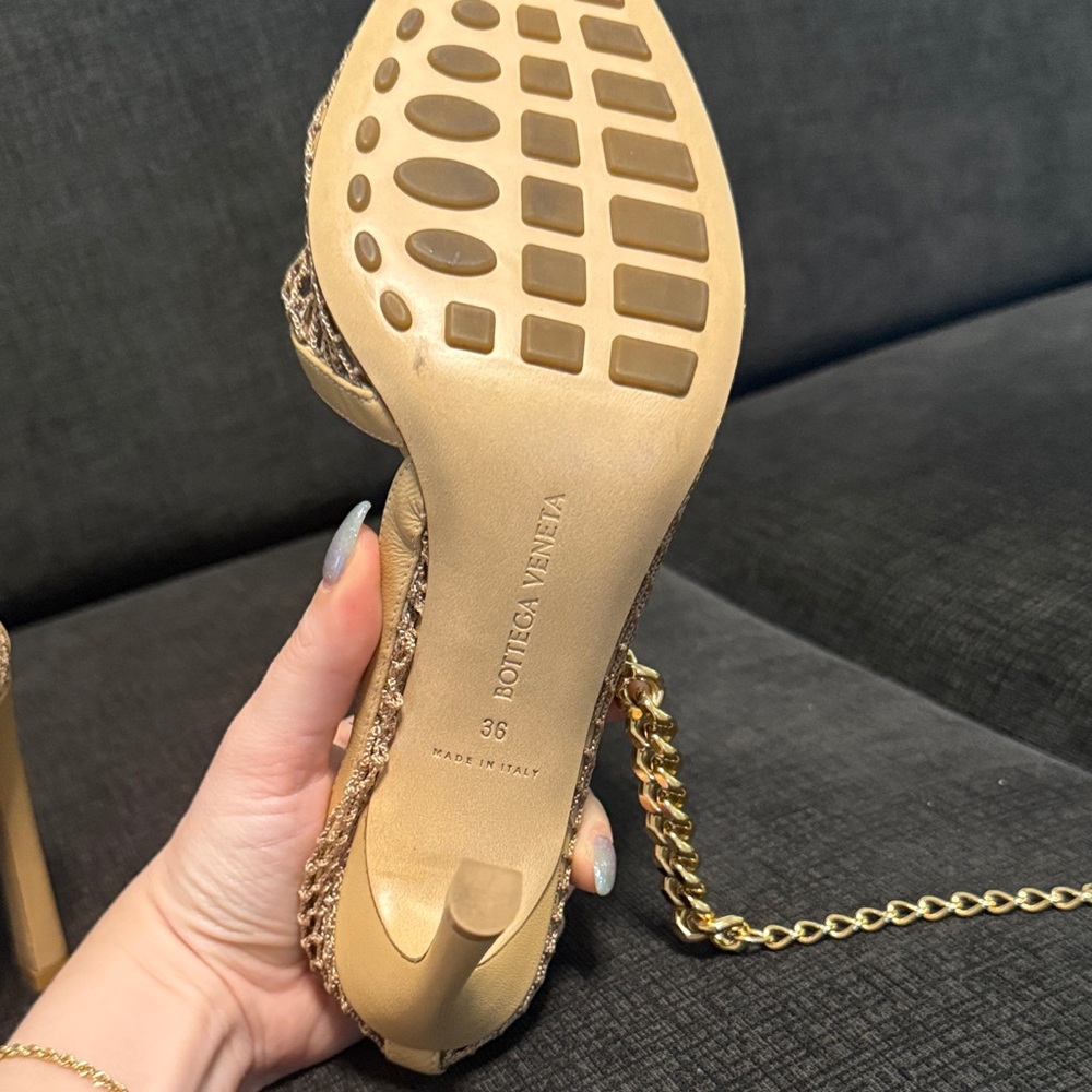 Bottega Veneta Mesh Calfskin Chain Stretch Pump 36 Beige - Picture 4 of 7